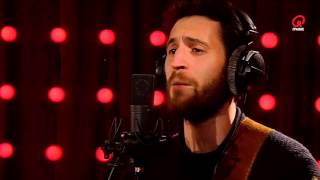 Sam &amp; Heidi: Broken Back - Happiest Man On Earth (live bij Q)