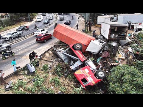 30 Dangerous IDIOTS Truck & Car Operator Skills | Fastest Heavy Equipment Truck Disaster 2024