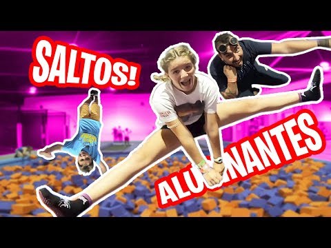 SALTOS en el PARQUE DE TRAMPOLINES a la PISCINA de ESPUMA