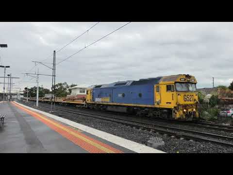 G527 on empty Steel train at Middle Footscray