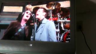 Todd Rundgren & Jim Carrey sing Hello Its Me durring a commercial on Letterman