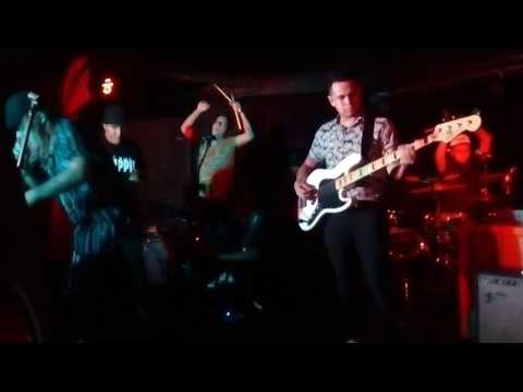 Chel Maya ft. Valantynes "Muy bien" en vivo en el caradura.