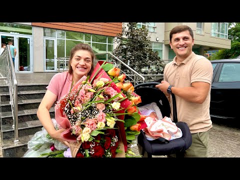 FAMILY'S 👨‍👨‍👧‍👦REACTION TO THE FIRST MEETING WITH THE BABY👧🏼🤱/DISCHARGING FROM THE MATERNITY 🚑