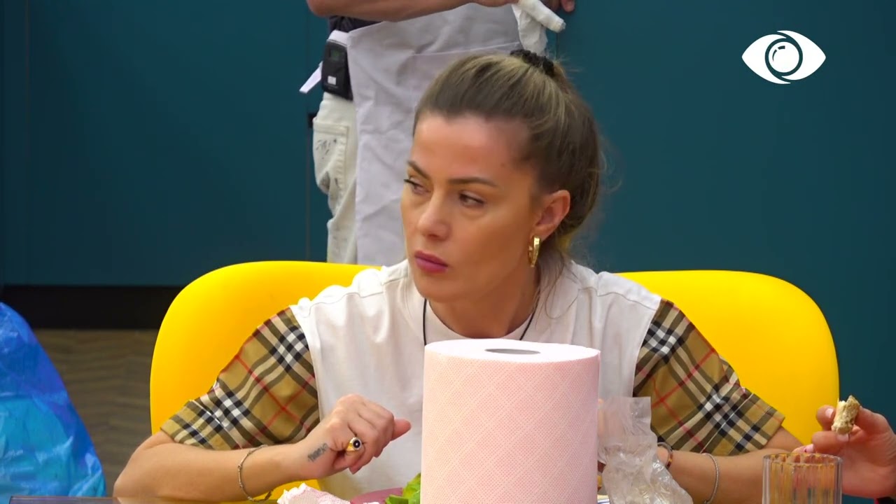 Olta e zhgënjyer nga Nita: Më flet mua për shoqëri