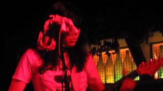 The Coathangers - Watch Your Back (Live @ London Fields Brewhouse, London, 03/05/15)