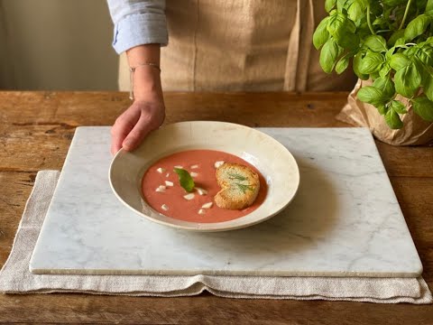 ZUPPA DI POMODORO E BASILICO CON CROSTONI AROMATICI