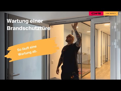 Wartung einer Brandschutztüre | CWS Fire Safety