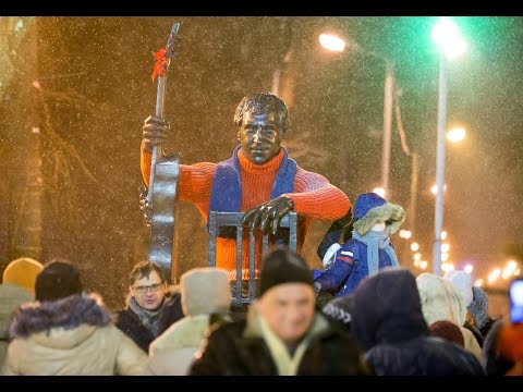 В Воронеже одетый в красный свитер Высоцкий стал «улыбаться»