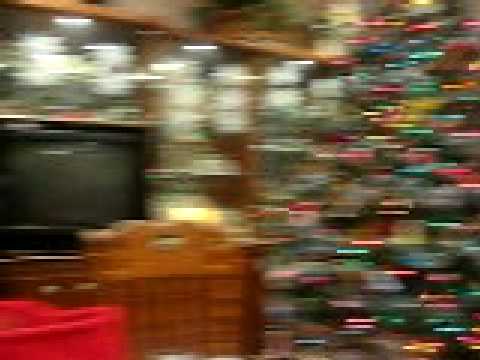 SANTA!!!!!!!!! I KNOW HIM!!!!!!