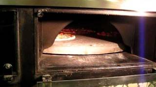 preview picture of video 'Pino's pizzeria - a high tech wood-fired kiln.'