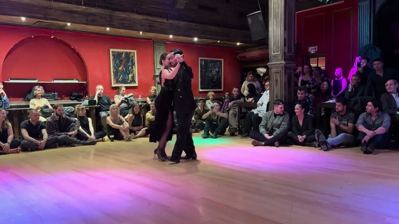 Ornella Simonetto y Juan D Vargas - 4/4 Con toda la voz que tengo en MUY LUNES