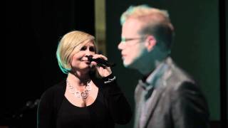 Rajaton | Me Kuljemme Kaikki Kuin Sumussa