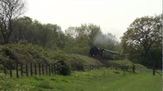 preview picture of video '70000 Britannia passing Thrupp 23 April 2011'