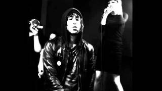 Crystal Castles - I am made of chalk