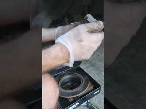 2015 Nissan Juke Rear Brake Pads and Rotors Replacement.