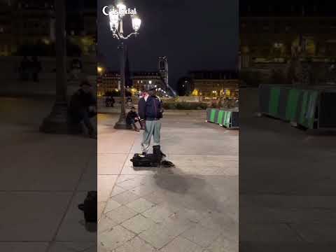 paris-meydaninda-erik-dali-calip-oynadilar.mp4