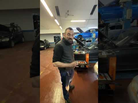 “Ci vogliamo bene” 🤣🤣 #automobile #perte #humor #funny #neiperte #risate #mechanic #comedy