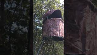 Single person game winner tripod with blind