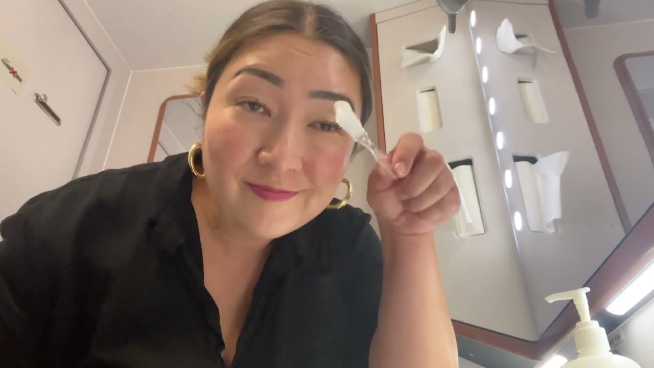 Singapore Airlines SilverKris Business Class Lounge thumbnail