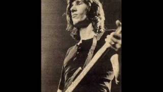 Pink Floyd - Roger Waters snaps during Pigs on the Wing Montreal 6-7-1977