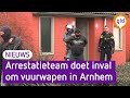 Arrestatieteam valt huizen in Arnhem binnen in zoektocht naar vuurwapen