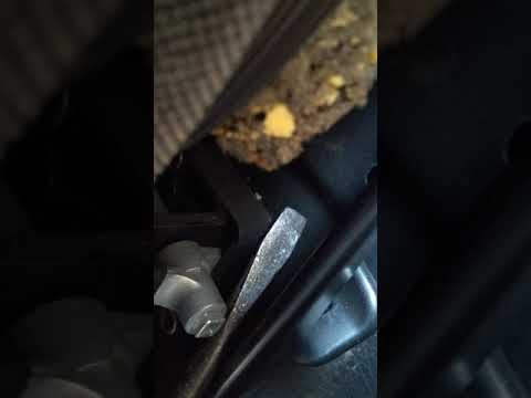 Como concertar a trava do banco traseiro do Corsa Hatch