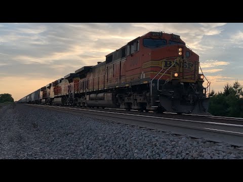 Relatively slow Grain train! BNSF Transcon: Emporia sub..08/07/2022