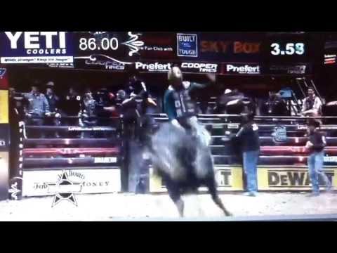 Luke Snyder vs Back Door 2013 PBR