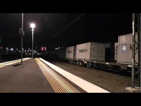Australian Trains - An evening trainspotting at Middle Footscray