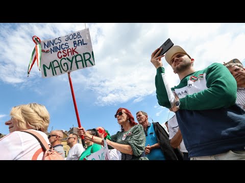 "Van benne annyi erő, hogy ezt a rendszert leváltsa" - debreceni tüntetők Magyar Péterről