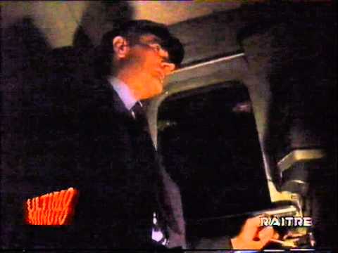 Apecar in mezzo al binario