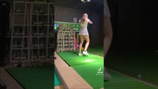 【TikTok】スカートが短すぎて