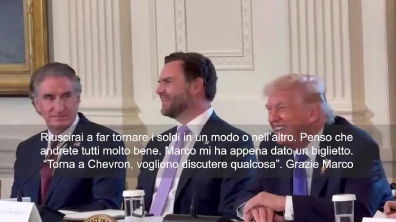 Trump legge un biglietto “privato” di Marco Rubio durante conferenza: "Torna dalla Chevron"