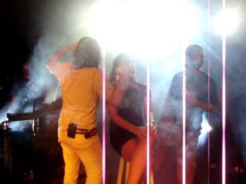 Mayara bebendo da tequila de Yegor Gomez