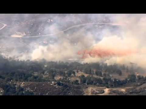 Hundreds flee raging Californian wild fires