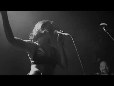 Korhan Futacı ft. Senem Demircioğlu / Kanatları Gümüş Yavru Bir Kuş