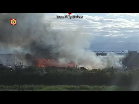 Eerste beelden van de grote brand bij afvalverwerker in Waalwijk