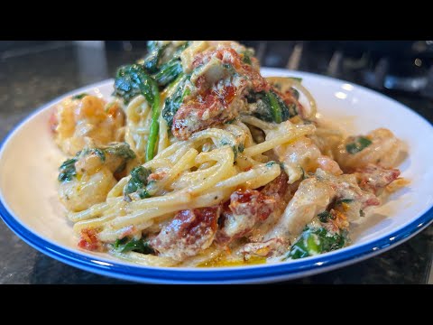 Creamy Pasta with spinach and Sundried tomatoes,  😜