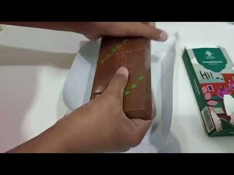 Trying the viral chocolate 🍫 Dubai