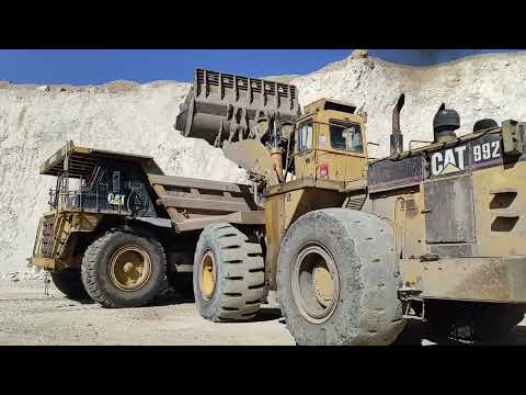 World Dangerous Huge Caterpillar 992 wheel loader and operator view
