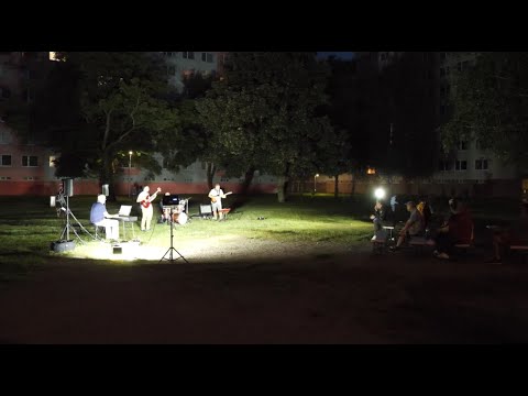 Infinity Band pod holým nebom - Infinity Band a szabad ég alatt