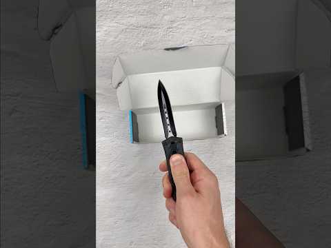 The First “Screwless” OTF knife!