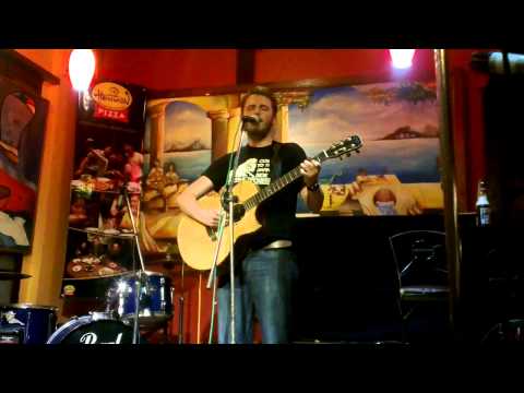 Gabriel Lynch singing Another Apology live in Cebu