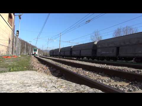 TRENO MINUETTO RIPRESO DA TERRA STAZIONE DI ROBILANTE (CN) 14 - 4 - 2013.