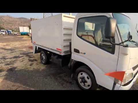 Vendo Camión HINO 300-514 año 2014 con carrocería y Rampa Hidráulica tel y WhatsApp 55 68 06 39 52