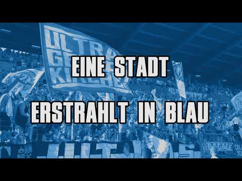 Kurvengesänge: Eine Stadt erstrahlt in Blau