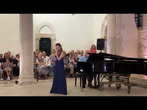 Violonistica Eva Šulić Brajčić u Kneževom dvoru na predstavljanju dubrovačkih violina Željka Čatića