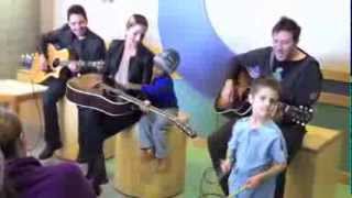 Cassadee Pope sings &quot;Everybody Sings&quot; to patients at Dayton Children&#39;s Hospital