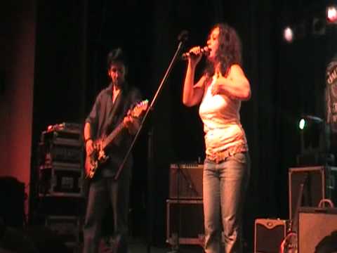 Meena Cryle & Band feat. Chris Fillmore  part 1