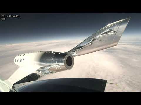 SpaceShipTwo Unity soars in 1st glide flight over New Mexico